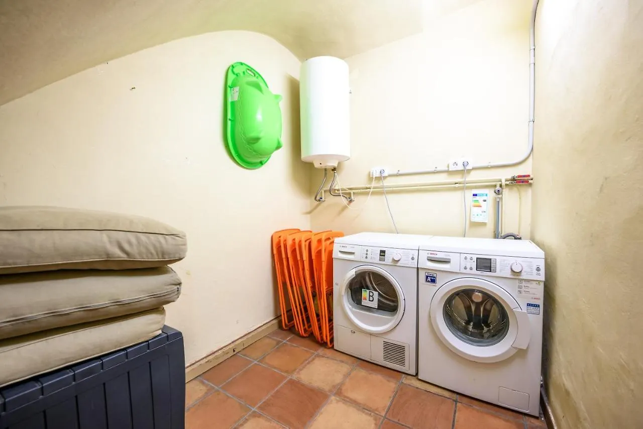 Ramblasrentals Chic & Spacious Flat Pool Table 15M Ramblas - Parking - Wifi Barcelona Lägenhet
